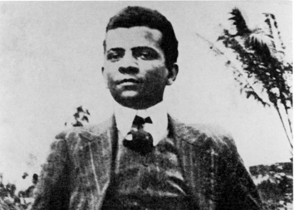 Lima Barreto desafina o coro da música